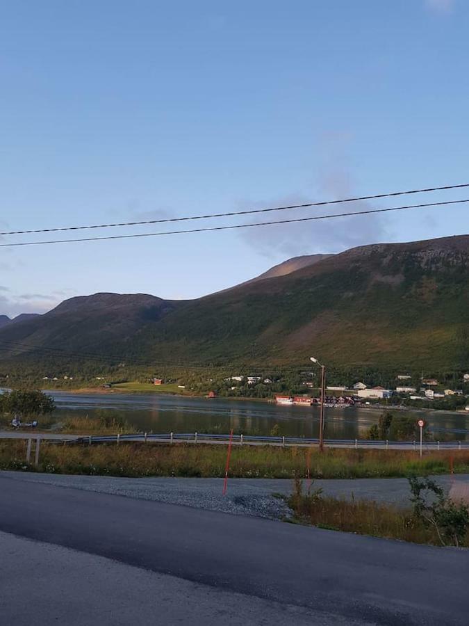 Lyngsalpan Cruise Lodge - Rodtinden Nord-Lenangen Luaran gambar
